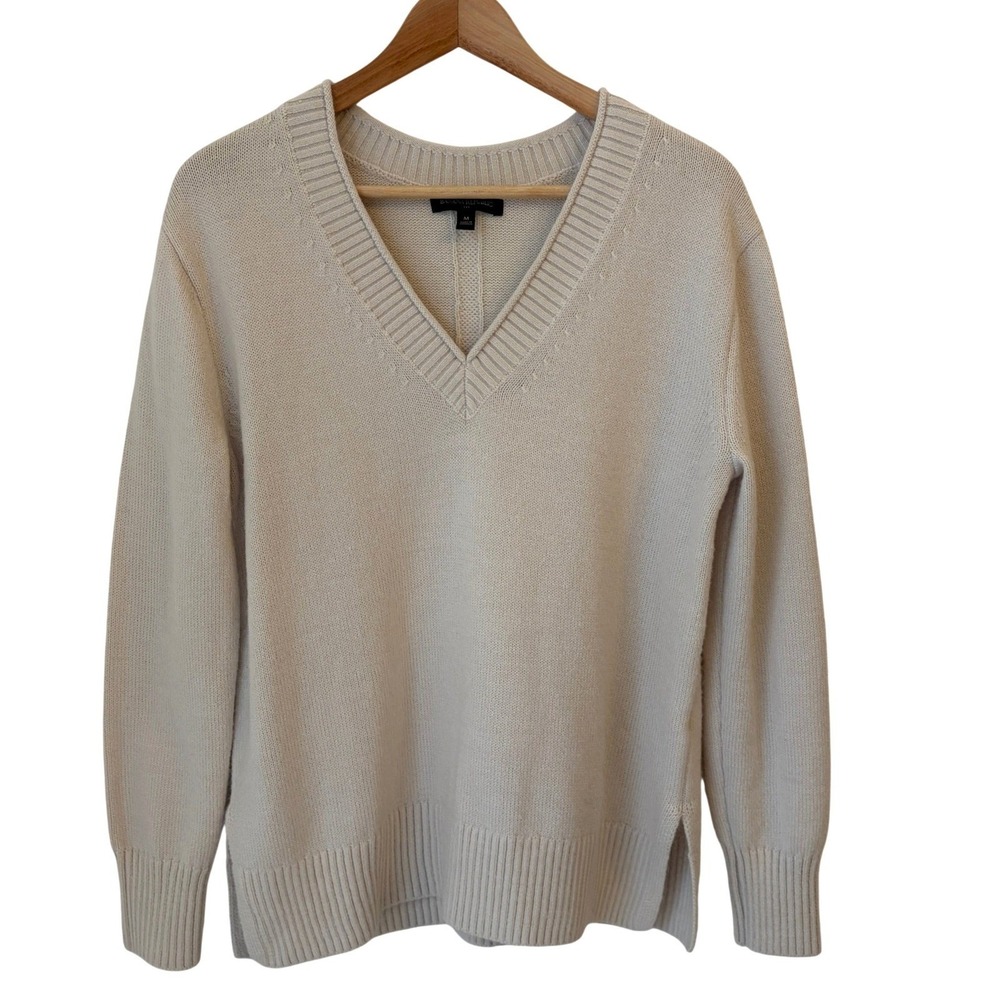 Banana Republic V-Neck Cricket Sweater Women M Oatmeal Tennis Preppy Lightweight